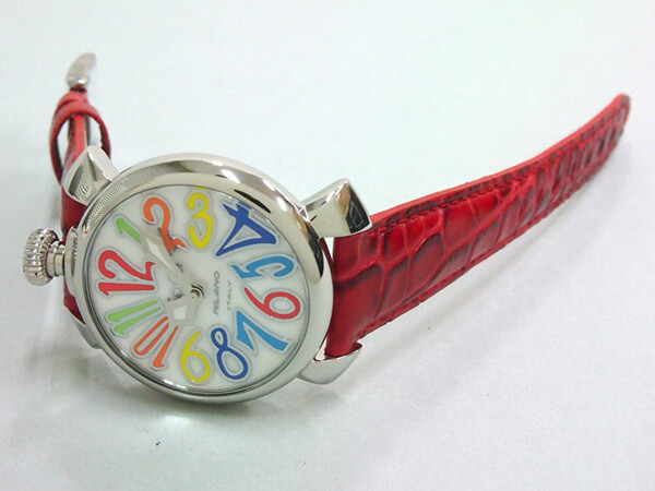ガガ･ミラノスーパーコピー GAGAMILANO マニュアル　40mm　クォーツ z5020.1 レッド皮 ホワイトシェル/マルチカラーアラビア
